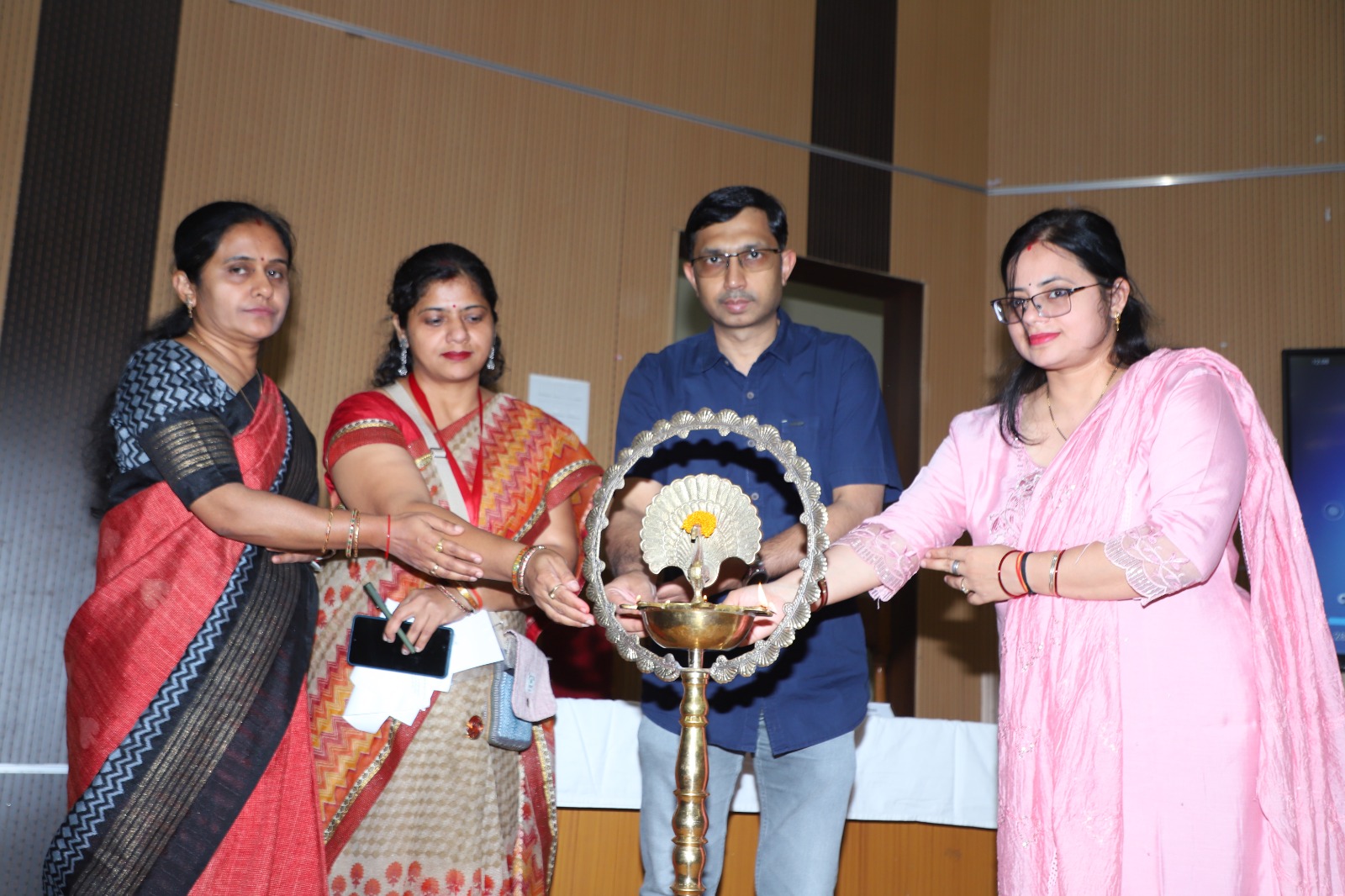 एमएटीएलएबी प्रोग्रामिंग पांच दिनों कि कार्यशाला का शुभारंभ एमएटीएलएबी प्रोग्रामिंग पांच दिनों कि कार्यशाला का शुभारंभ