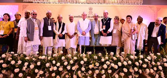 चितंन शिविर में माैजूद केंद्रीय मंत्री वीरेंद्र, मुख्यमंत्री धामी व अन्य। चितंन शिविर में माैजूद केंद्रीय मंत्री वीरेंद्र, मुख्यमंत्री धामी व अन्य।