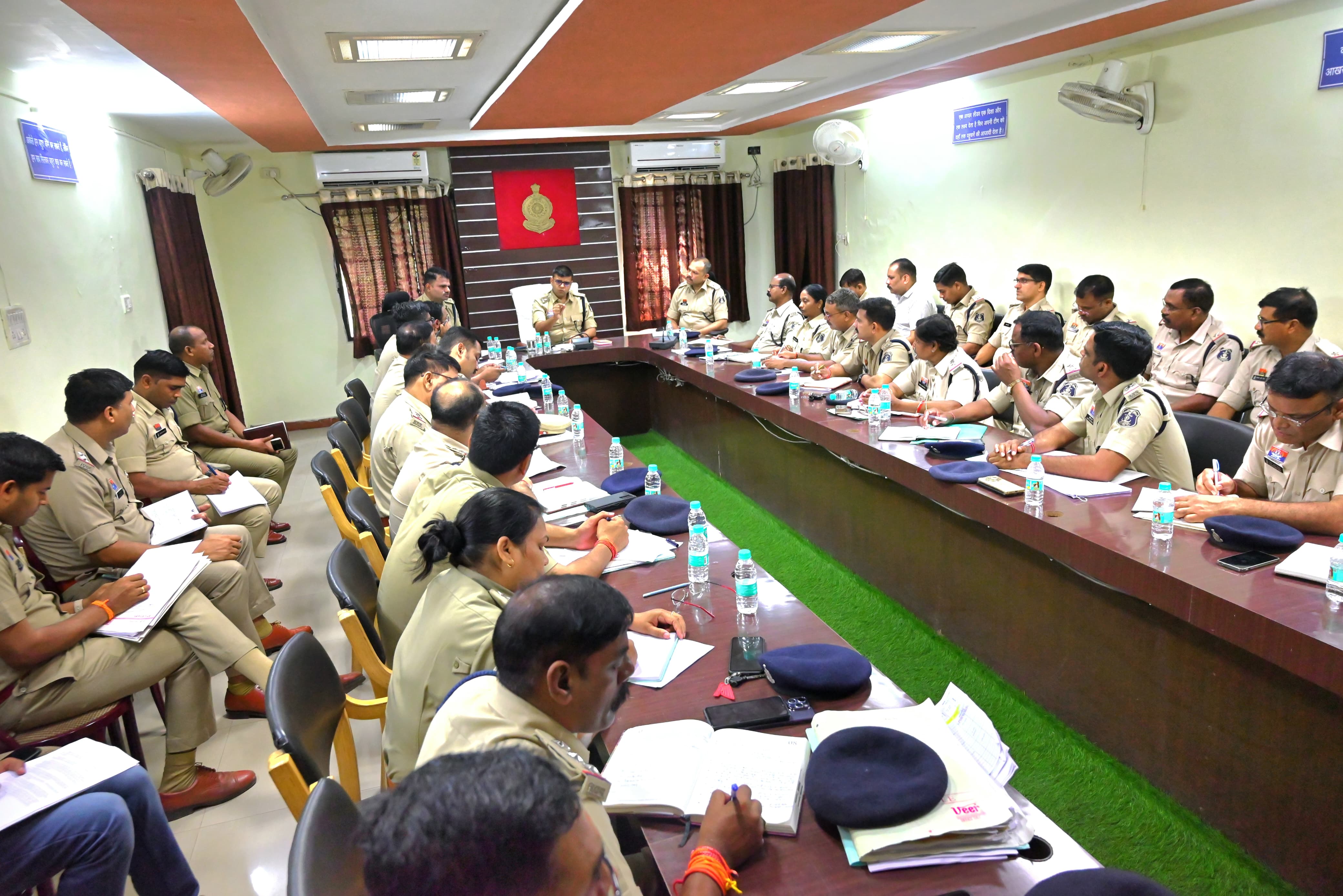 कोरबा पुलिस की अपराध समीक्षा बैठक कोरबा पुलिस की अपराध समीक्षा बैठक