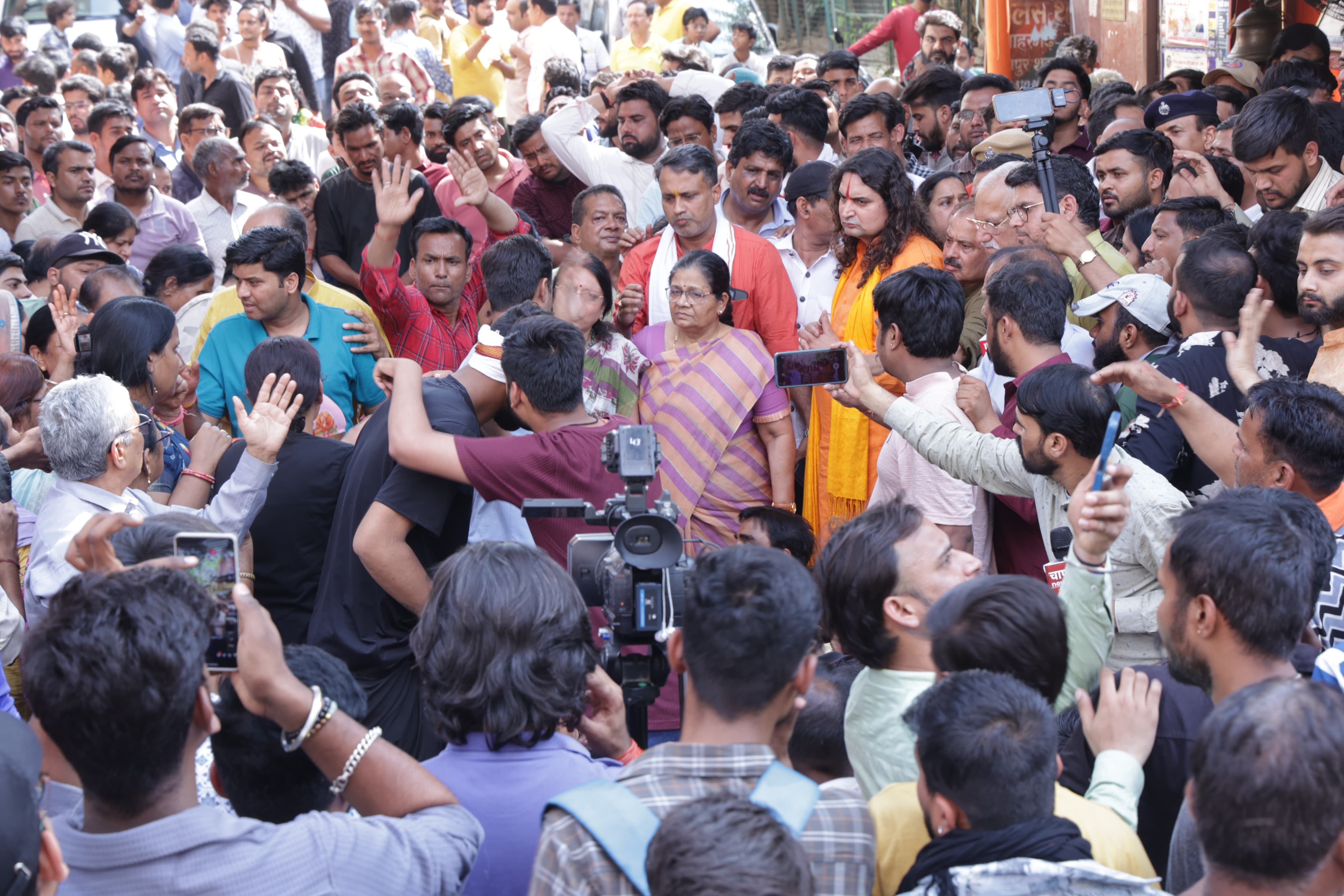 सांसद मंजू शर्मा ने मृतकों के परिवार को आर्थिक सहायता और नौकरी देने की घोषणा पर मुख्यमंत्री का आभार जताया सांसद मंजू शर्मा ने मृतकों के परिवार को आर्थिक सहायता और नौकरी देने की घोषणा पर मुख्यमंत्री का आभार जताया