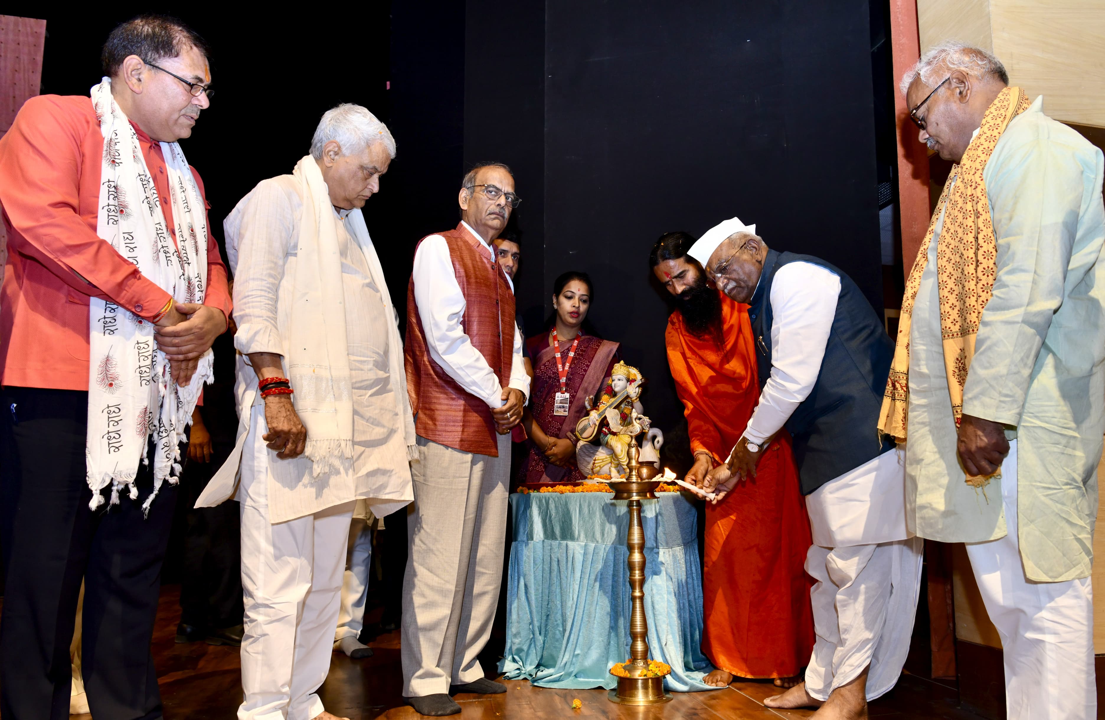 निजी विद्यालय के उद्घाटन समारोह में राज्यपाल बागडे निजी विद्यालय के उद्घाटन समारोह में राज्यपाल बागडे