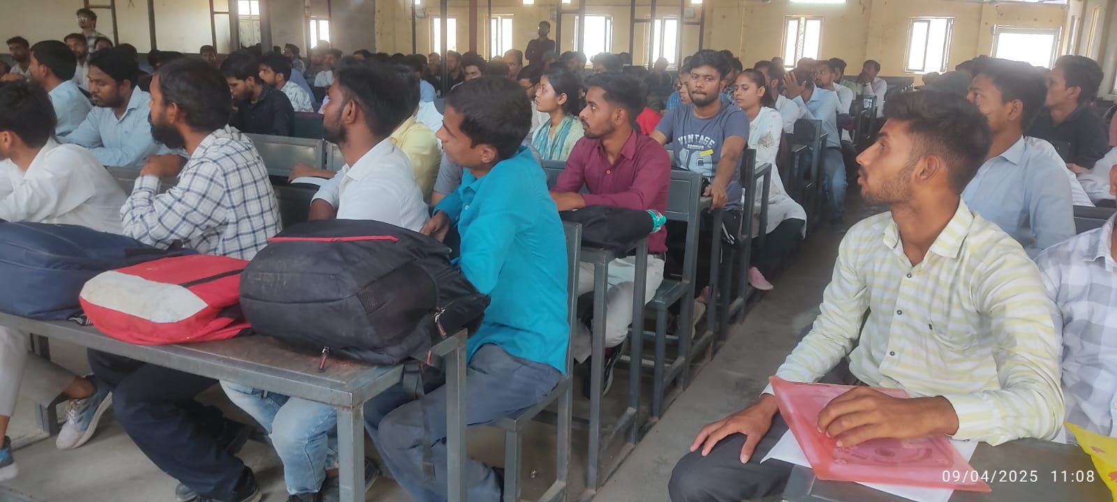 अभ्यर्थियों का कैम्पस ड्राइव में रहना हुआ (फोटो) अभ्यर्थियों का कैम्पस ड्राइव में रहना हुआ (फोटो)
