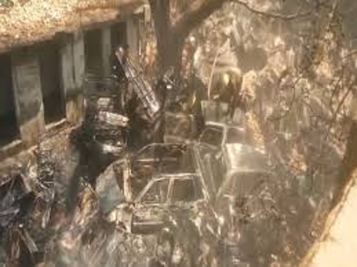 ट्रैफिक थाने के कबाड़ में लगी आग ट्रैफिक थाने के कबाड़ में लगी आग