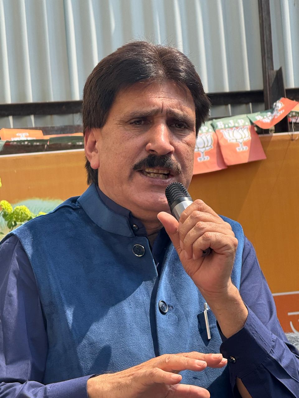 हुर्रियत से जुड़े 11 समूहों ने राजनीति छोड़ी हुर्रियत से जुड़े 11 समूहों ने राजनीति छोड़ी