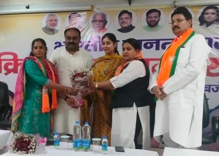 एनसी मेडिकल कॉलेज में बीजेपी के सदस्यता अभियान कार्यक्रम में शामिल जिला अध्यक्ष दुष्यन्त भट्ट एनसी मेडिकल कॉलेज में बीजेपी के सदस्यता अभियान कार्यक्रम में शामिल जिला अध्यक्ष दुष्यन्त भट्ट