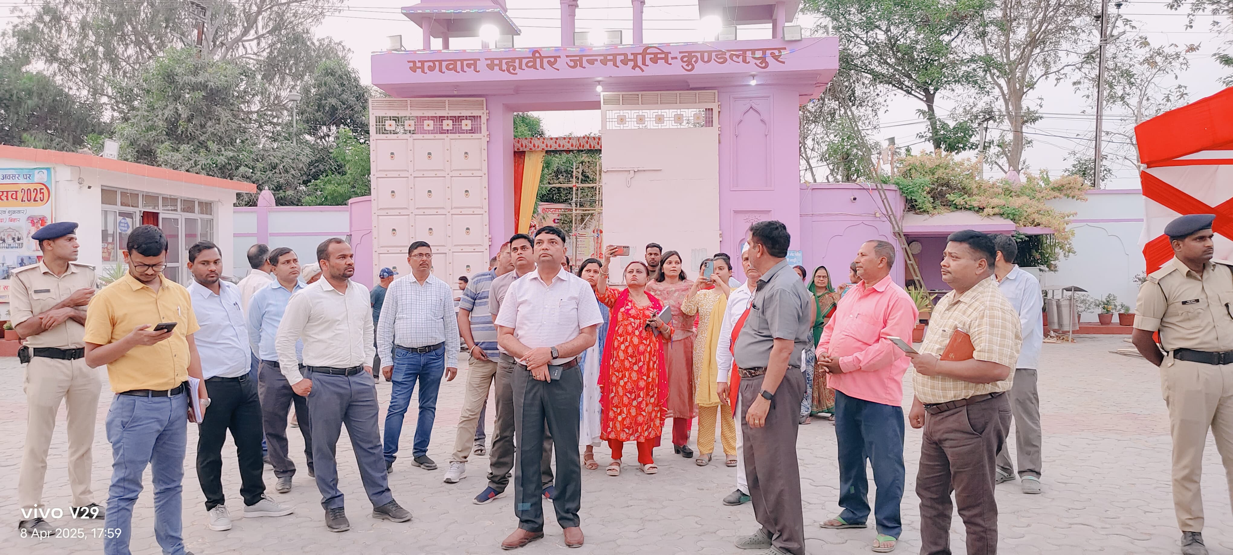 खेल प्रतियोगिता का समीक्षा करते डीएम खेल प्रतियोगिता का समीक्षा करते डीएम