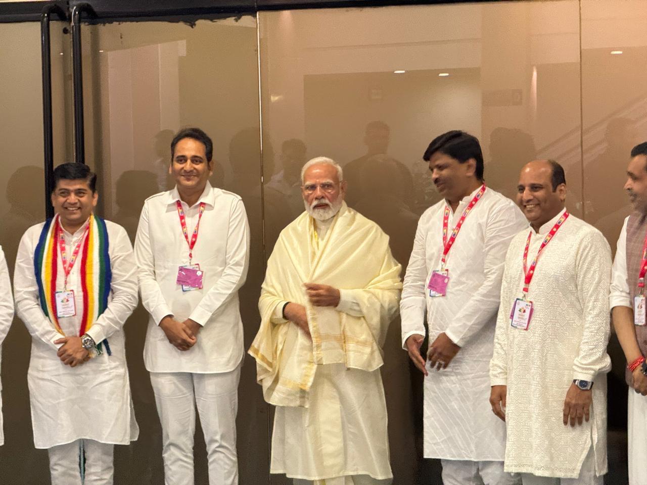 जैन समाज के सामूहिक नवकार महामंत्र के जाप से गूंजा उदयपुर जैन समाज के सामूहिक नवकार महामंत्र के जाप से गूंजा उदयपुर