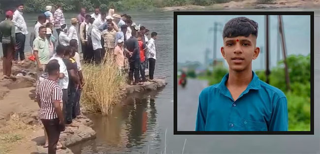 फोटो:भातसा नदी में डूबे तीन लोगों का शव बरामद कर रही पुलिस फोटो:भातसा नदी में डूबे तीन लोगों का शव बरामद कर रही पुलिस