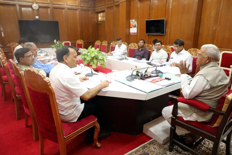 राज्यपाल ने की रेडक्रॉस की समीक्षा राज्यपाल ने की रेडक्रॉस की समीक्षा