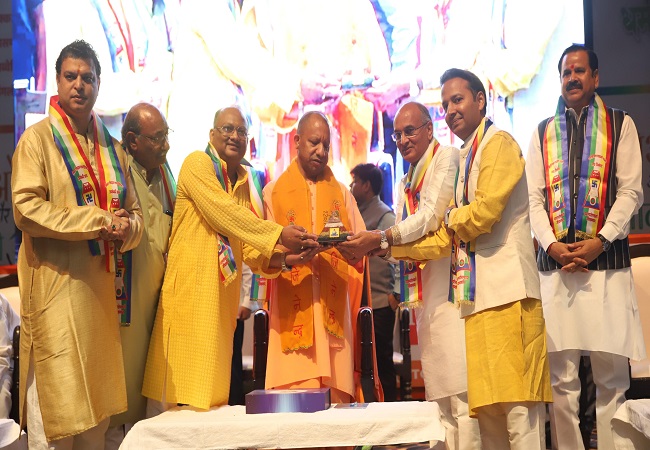 जैन समाज के कार्यक्रम में पहुंचे योगी जैन समाज के कार्यक्रम में पहुंचे योगी