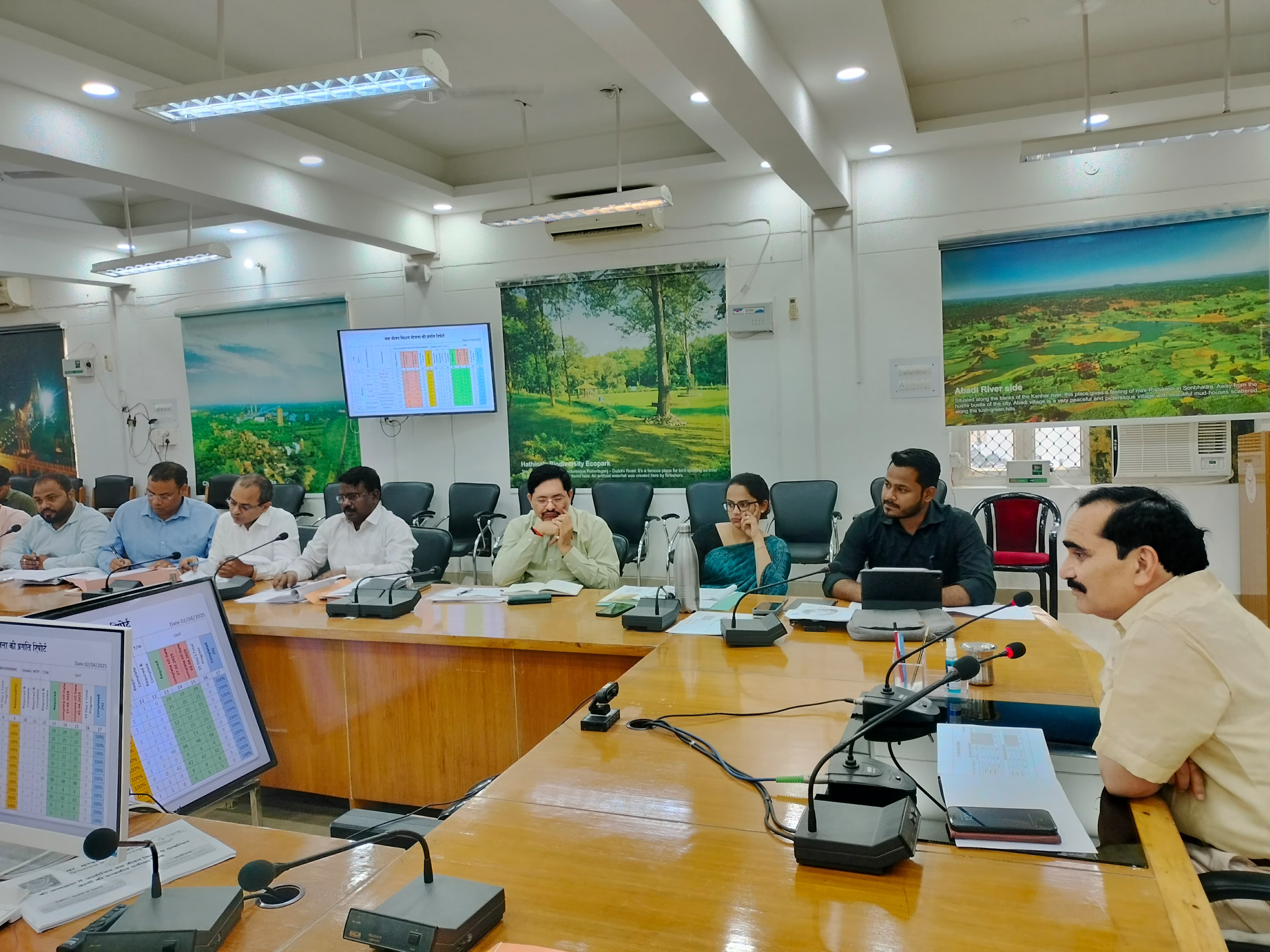 जल जीवन मिशन के अंतर्गत हो रहे कार्यों की मण्डलीय समीक्षा बैठक करते आयुक्त विन्ध्याचल मण्डल बालकृष्ण त्रिपाठी। जल जीवन मिशन के अंतर्गत हो रहे कार्यों की मण्डलीय समीक्षा बैठक करते आयुक्त विन्ध्याचल मण्डल बालकृष्ण त्रिपाठी।