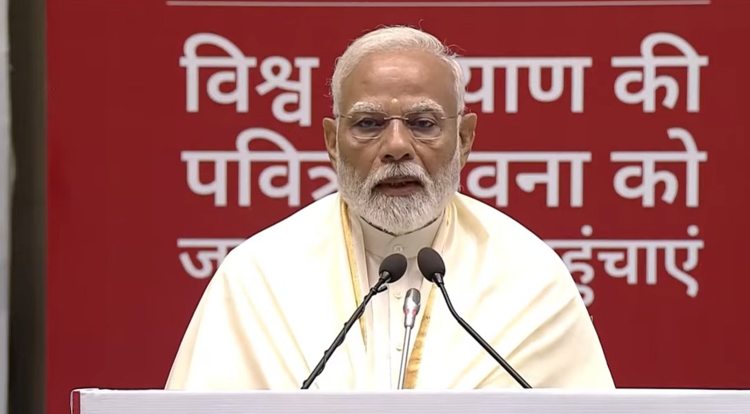 प्रधानमंत्री नरेन्द्र मोदी कार्यक्रम को संबोधित करते हुए प्रधानमंत्री नरेन्द्र मोदी कार्यक्रम को संबोधित करते हुए