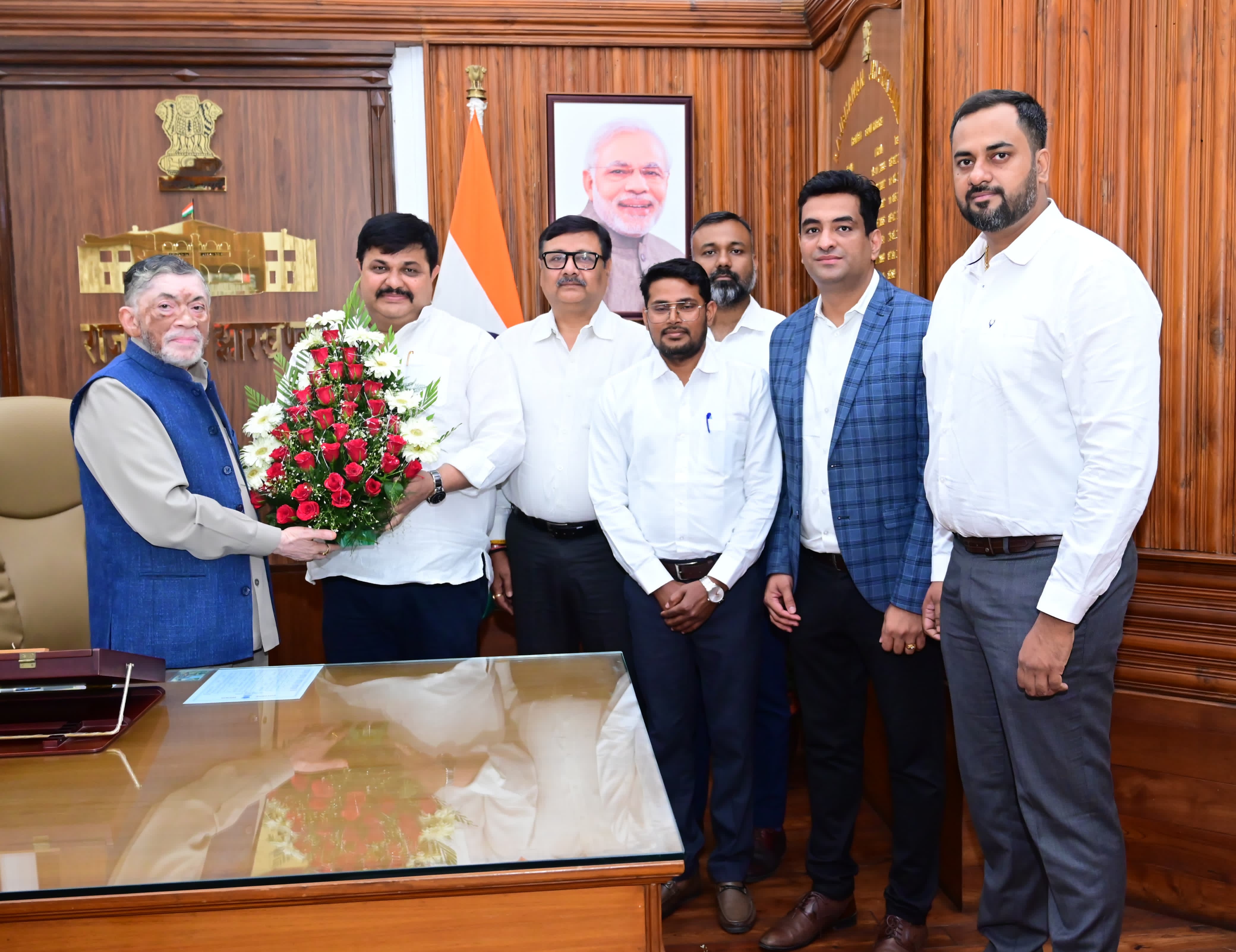 राज्यपाल से मुलाकात करते प्रतिनिधिमंडल राज्यपाल से मुलाकात करते प्रतिनिधिमंडल