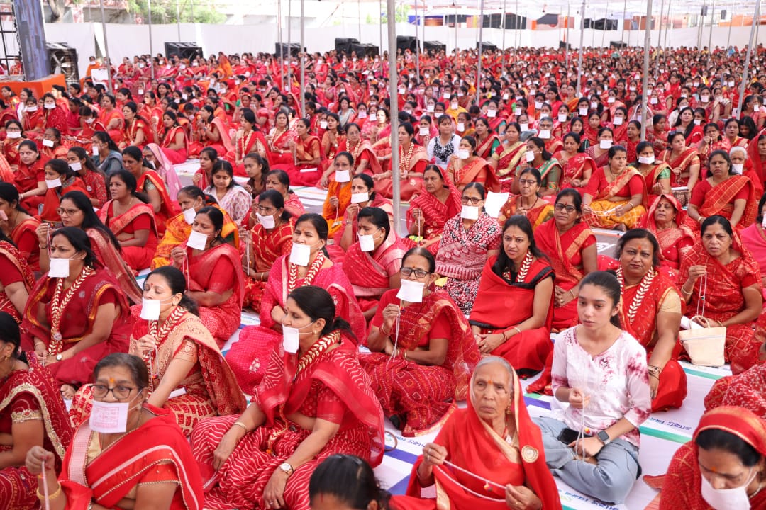सर्व समाज एक साथ, नवकार आराधना में जुड़े हजारों हाथ, विश्व शांति का दिया संदेश धर्मनगरी भीलवाड़ा में विश्व नवकार दिवस पर रचा गया आध्यात्मिकता का नया इतिहास 5 सर्व समाज एक साथ, नवकार आराधना में जुड़े हजारों हाथ, विश्व शांति का दिया संदेश धर्मनगरी भीलवाड़ा में विश्व नवकार दिवस पर रचा गया आध्यात्मिकता का नया इतिहास 5