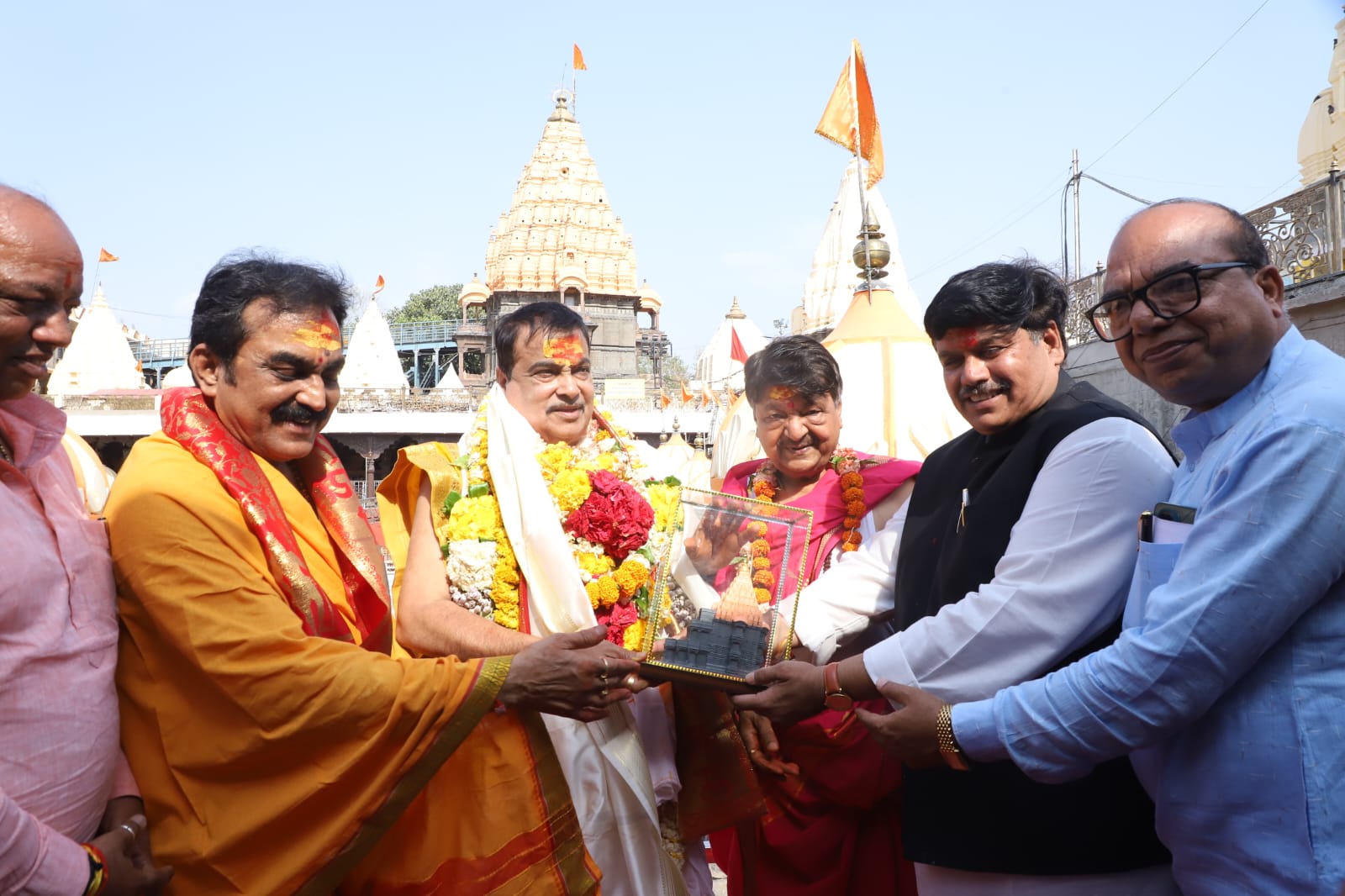 केंद्रीय सड़क परिवहन एवं राजमार्ग मंत्री नितिन गडकरी ने किए महाकाल दर्शन केंद्रीय सड़क परिवहन एवं राजमार्ग मंत्री नितिन गडकरी ने किए महाकाल दर्शन