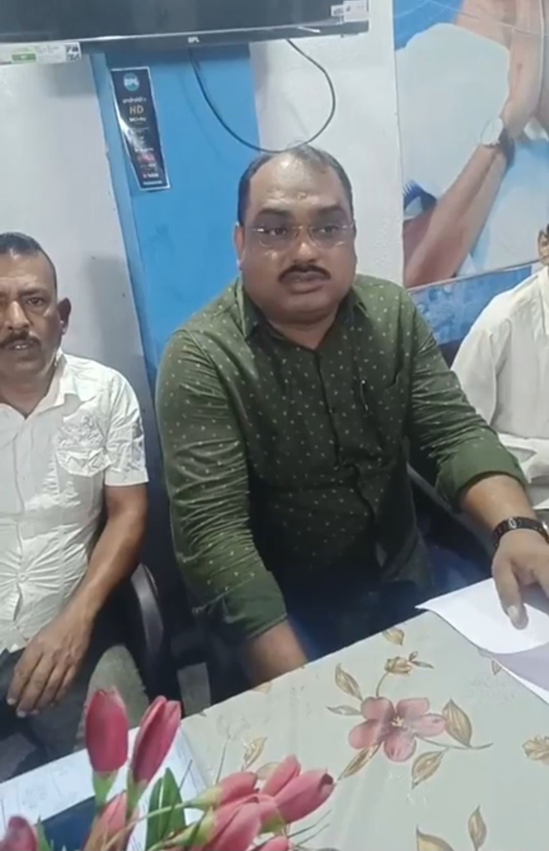 हॉकरों को को संबोधित करते पप्पू सिंह हॉकरों को को संबोधित करते पप्पू सिंह