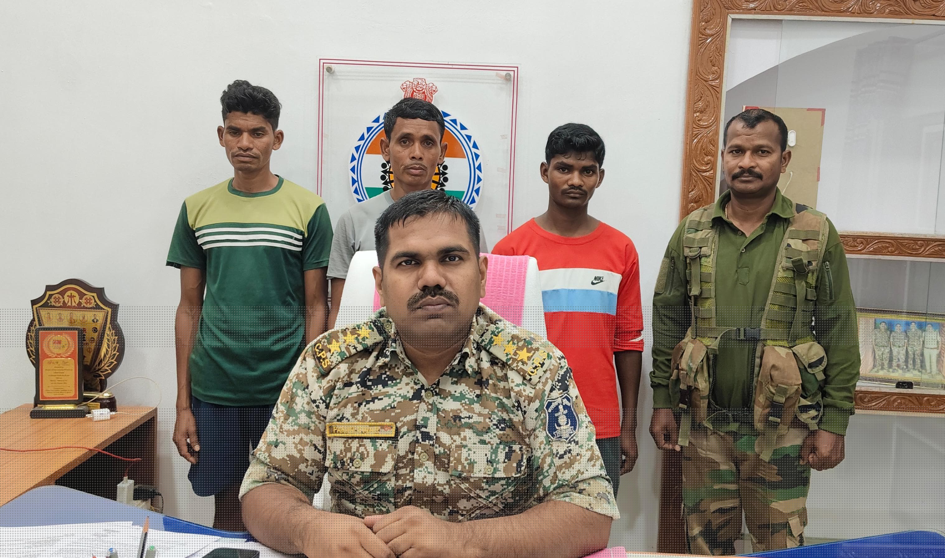 सुकमा : 2 लाख के इनामी सहित तीन नक्सलियों को किया गिरफ्तार सुकमा : 2 लाख के इनामी सहित तीन नक्सलियों को किया गिरफ्तार