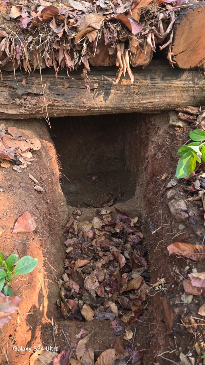 नक्सली बंकर की तस्वीर नक्सली बंकर की तस्वीर