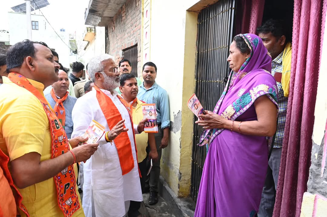 भाजपा सरकार देश को कर रही मजबूत तो वहीं सपा बसपा काग्रेस ने सिर्फ परिवार को किया मजबूत -जलशक्ति मंत्री*