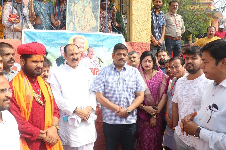 सीहोर शहर में प्रसिद्ध कथा वाचक पं. प्रदीप मिश्रा एवं विधायक सुदेश राय ने किया श्रमदान सीहोर शहर में प्रसिद्ध कथा वाचक पं. प्रदीप मिश्रा एवं विधायक सुदेश राय ने किया श्रमदान