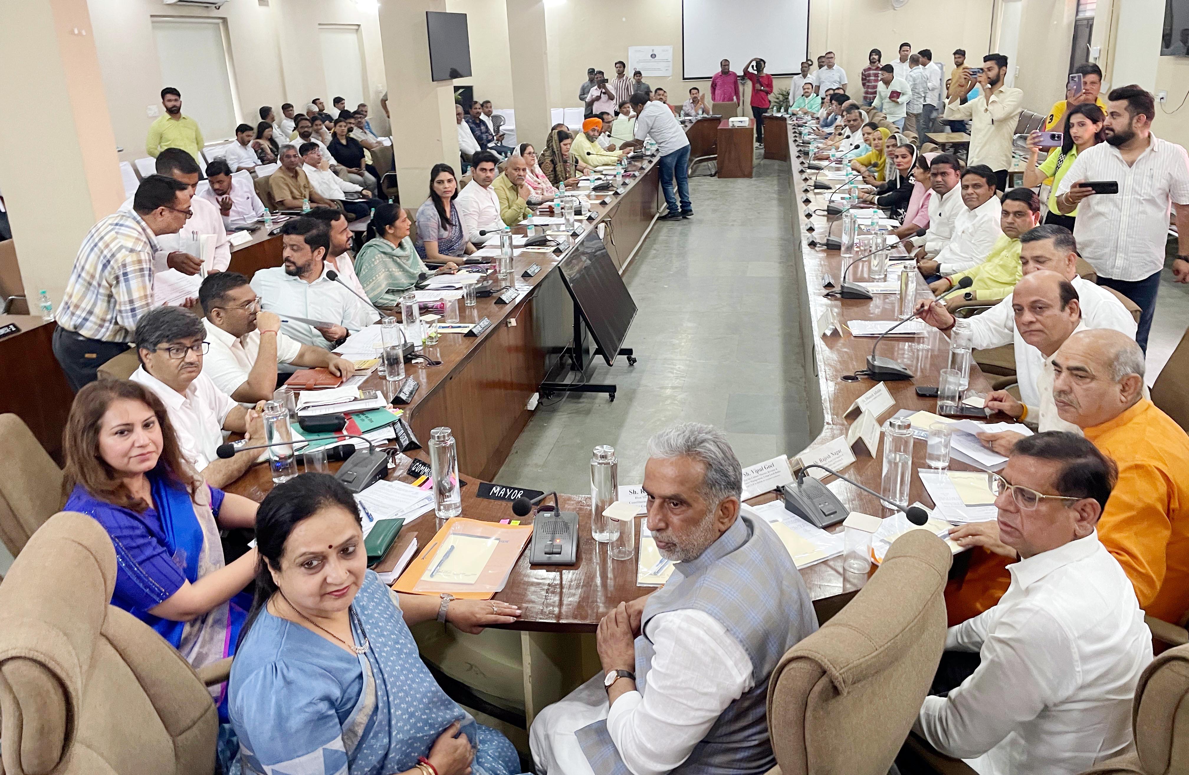 निगम सदन की बैठक में मौजूद मंत्रीगण, विधायक व अधिकारीगण निगम सदन की बैठक में मौजूद मंत्रीगण, विधायक व अधिकारीगण