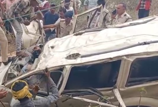 जबलपुर : तेज रफ्तार स्कॉर्पियो गिरी नहर में चार की मौत दो घायल जबलपुर : तेज रफ्तार स्कॉर्पियो गिरी नहर में चार की मौत दो घायल