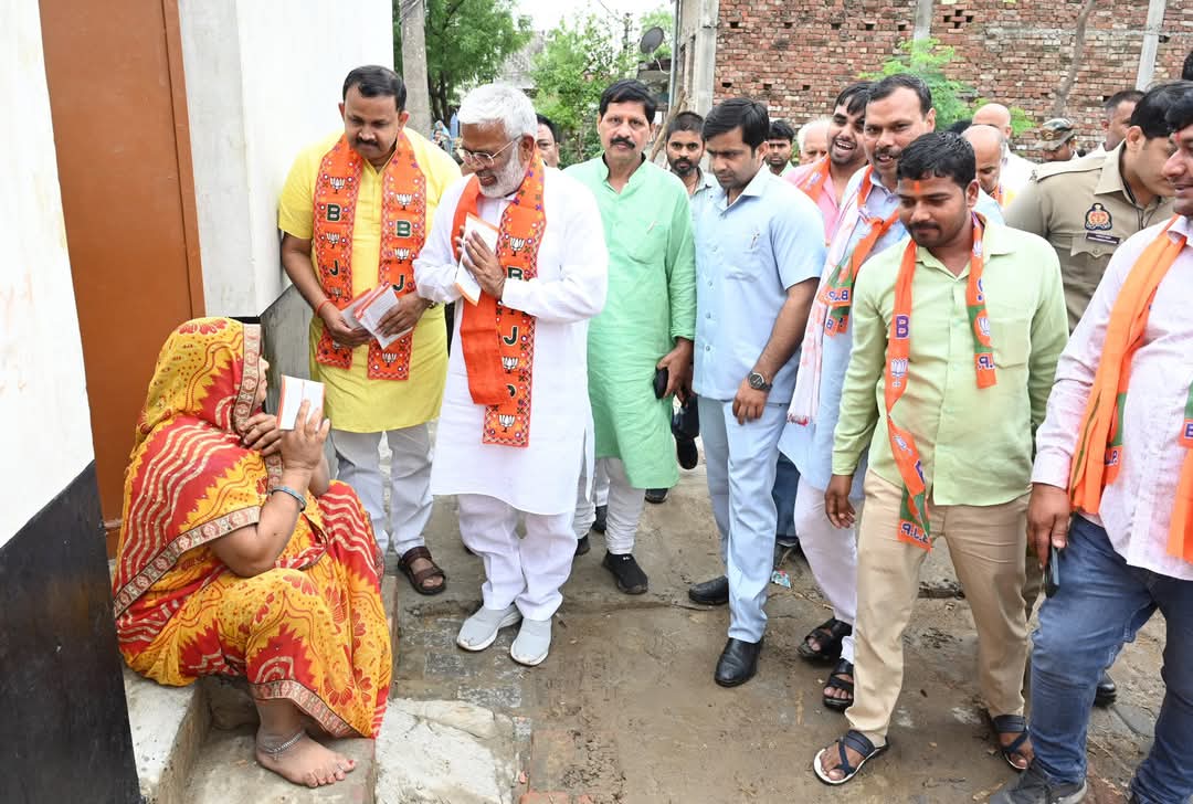 भाजपा सरकार देश को कर रही मजबूत तो वहीं सपा बसपा काग्रेस ने सिर्फ परिवार को किया मजबूत -जलशक्ति मंत्री*