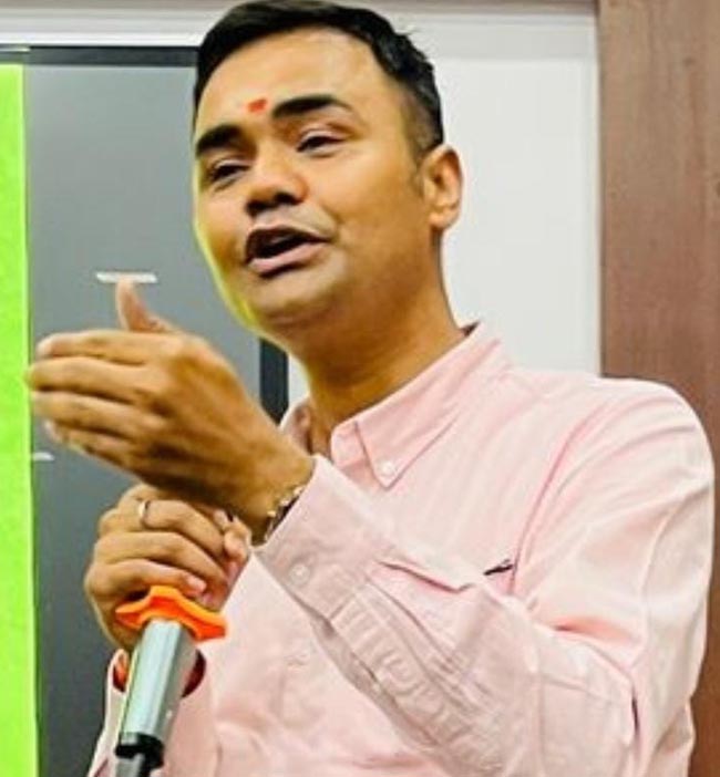 सम्बोधित करते वक्ता सम्बोधित करते वक्ता