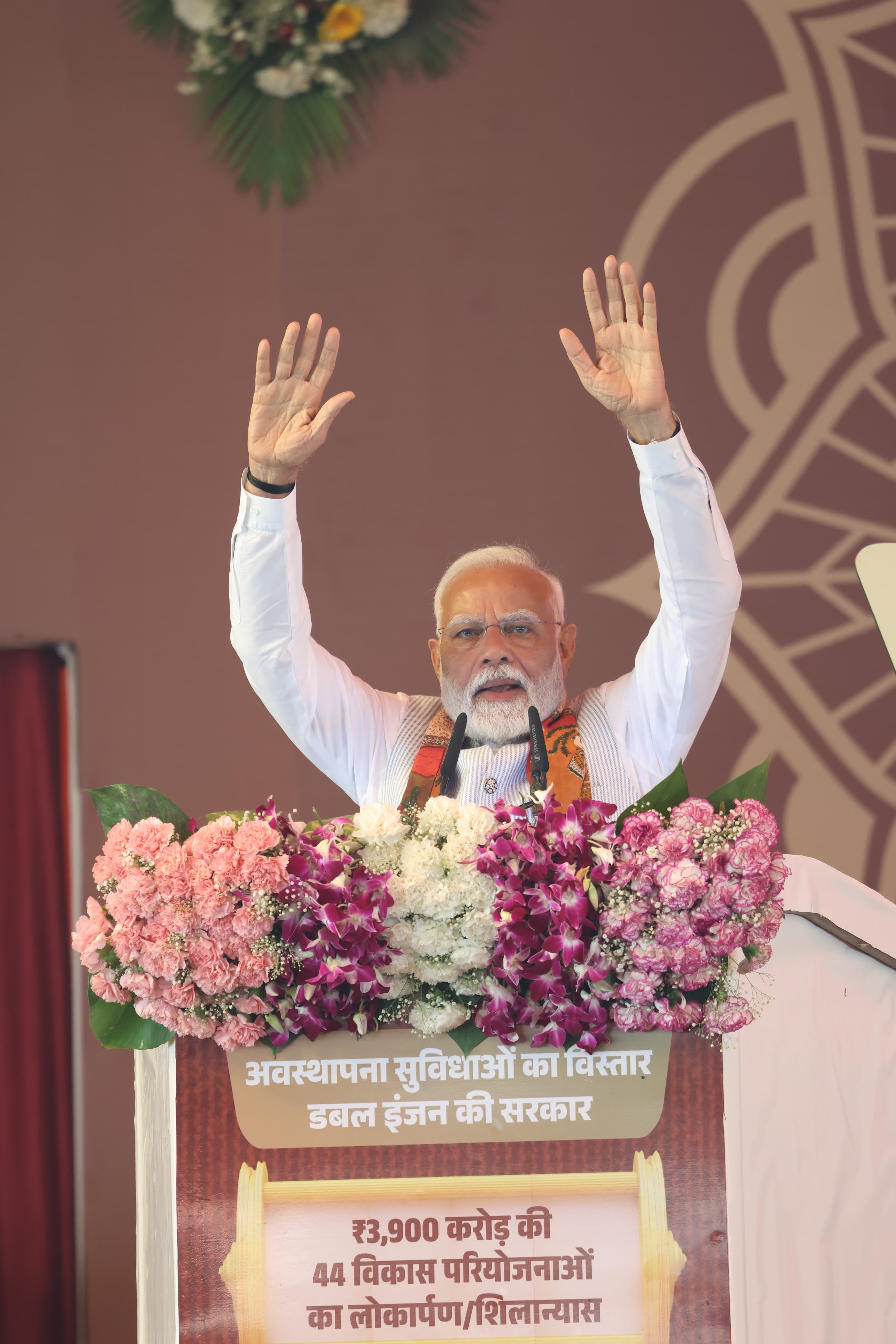 जनसभा में प्रधानमंत्री मोदी जनसभा में प्रधानमंत्री मोदी