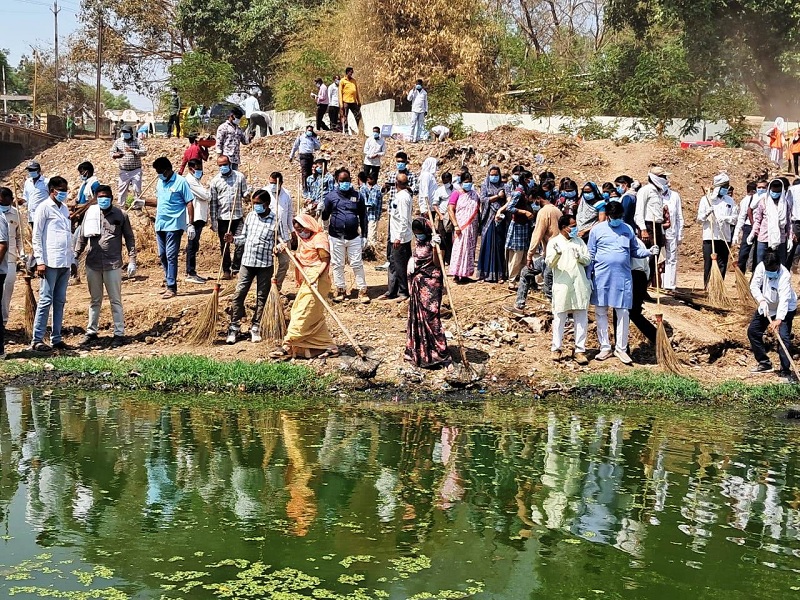 बुरहानपुर जिले में अमरावती नदी की साफ-सफाई की गई बुरहानपुर जिले में अमरावती नदी की साफ-सफाई की गई