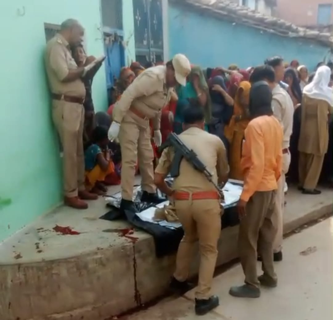 टैक्टर से कुचलकर ढाई वर्ष की बच्ची की मौत टैक्टर से कुचलकर ढाई वर्ष की बच्ची की मौत