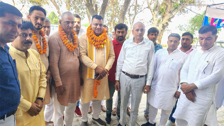 सोनीपत: भारतीय जनता पार्टी के बरोदा हलके से पूर्व प्रत्याशी प्रदीप सांगवान लोगों का अभिवाद स्वीकार करते हुए। सोनीपत: भारतीय जनता पार्टी के बरोदा हलके से पूर्व प्रत्याशी प्रदीप सांगवान लोगों का अभिवाद स्वीकार करते हुए।