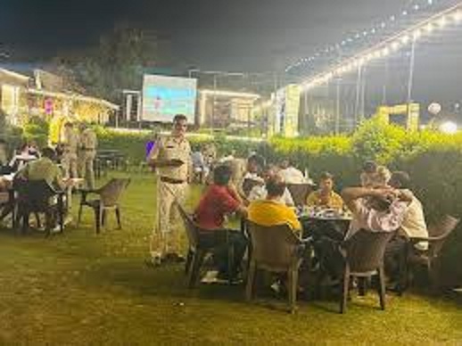 भोपाल के होटल-ढाबों पर आबकारी विभाग की दबिश भोपाल के होटल-ढाबों पर आबकारी विभाग की दबिश