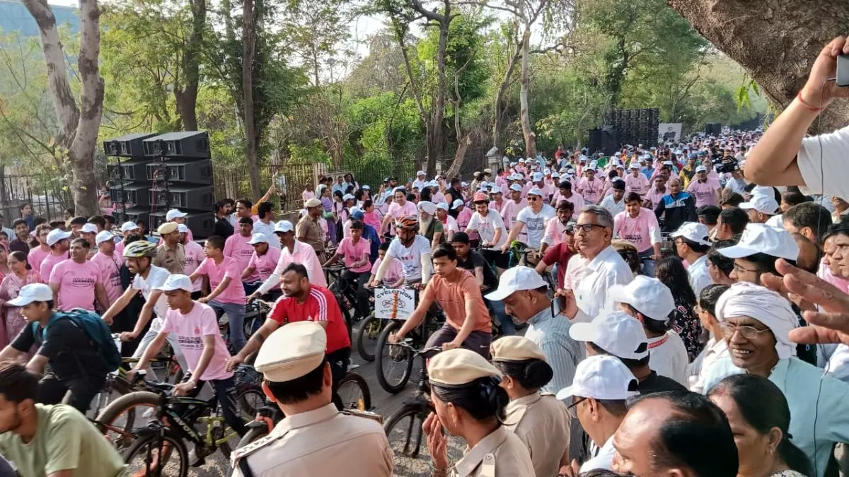 साइक्लोथान 2.0 का काफिला फरीदाबाद से रवाना होते हुए साइक्लोथान 2.0 का काफिला फरीदाबाद से रवाना होते हुए