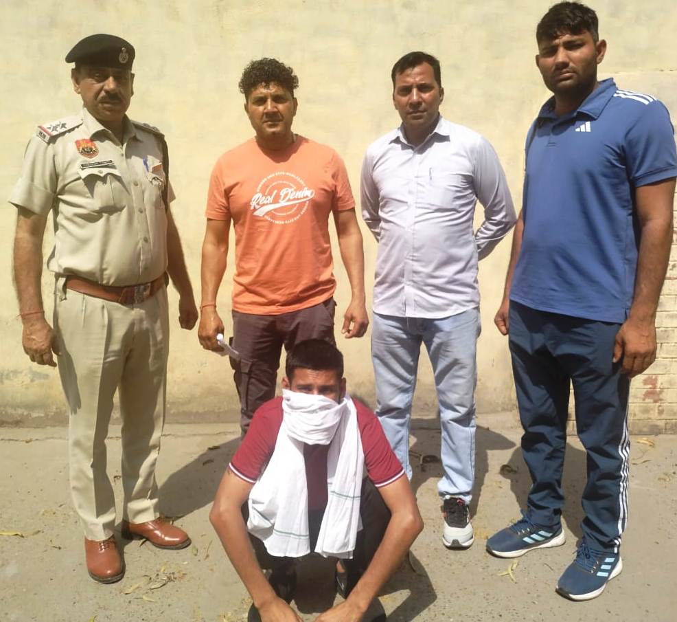 आरोपी स्पेशल डिटेक्टिव युनिट पुलिस की गिरफ्त में। आरोपी स्पेशल डिटेक्टिव युनिट पुलिस की गिरफ्त में।