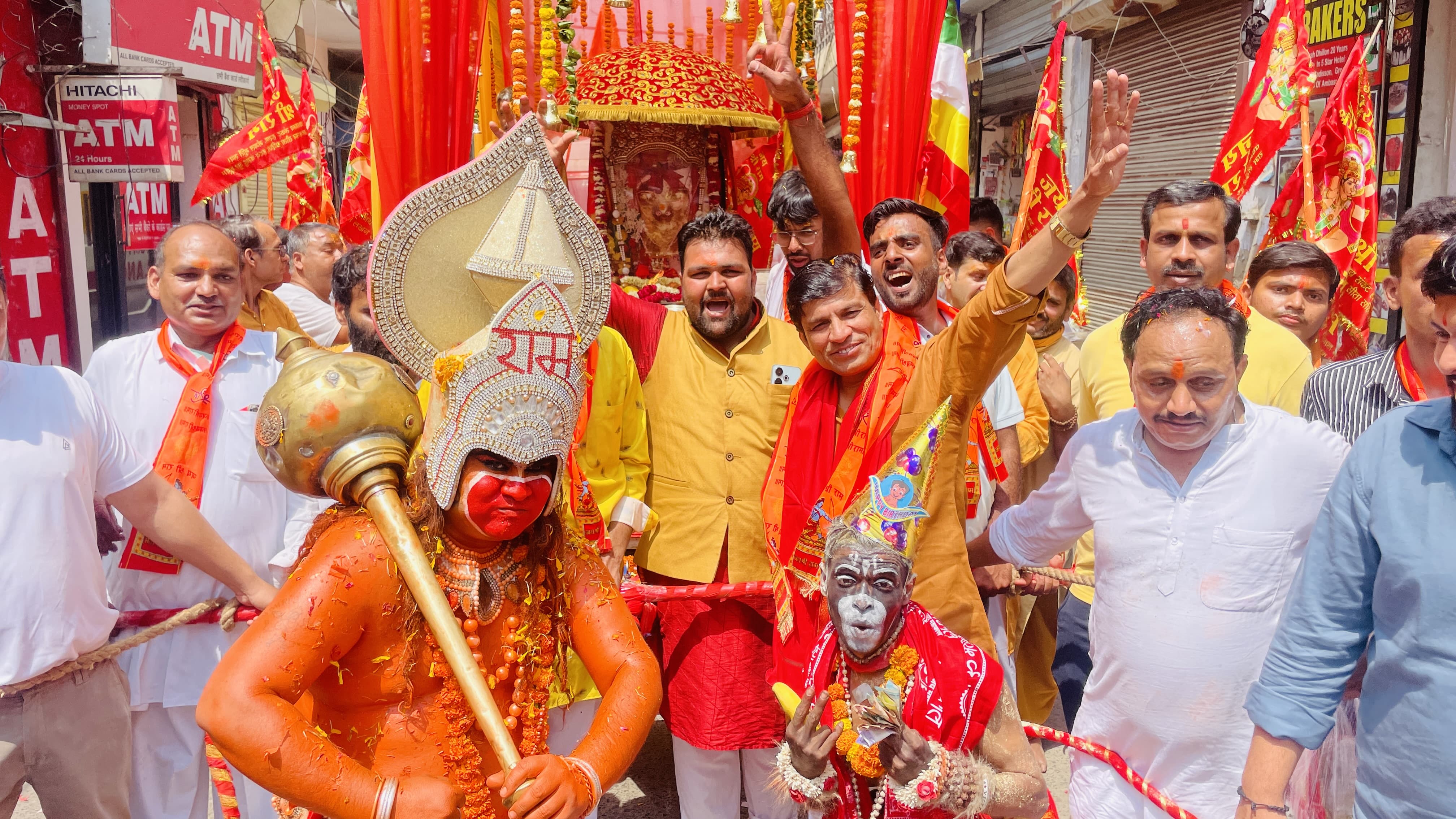 मंदिर श्री बालाजी महाराज बहादुरगढ़ में भाग लेते भाजपा नेता दिनेश कौशिक व अन्य श्रद्धालु। मंदिर श्री बालाजी महाराज बहादुरगढ़ में भाग लेते भाजपा नेता दिनेश कौशिक व अन्य श्रद्धालु।