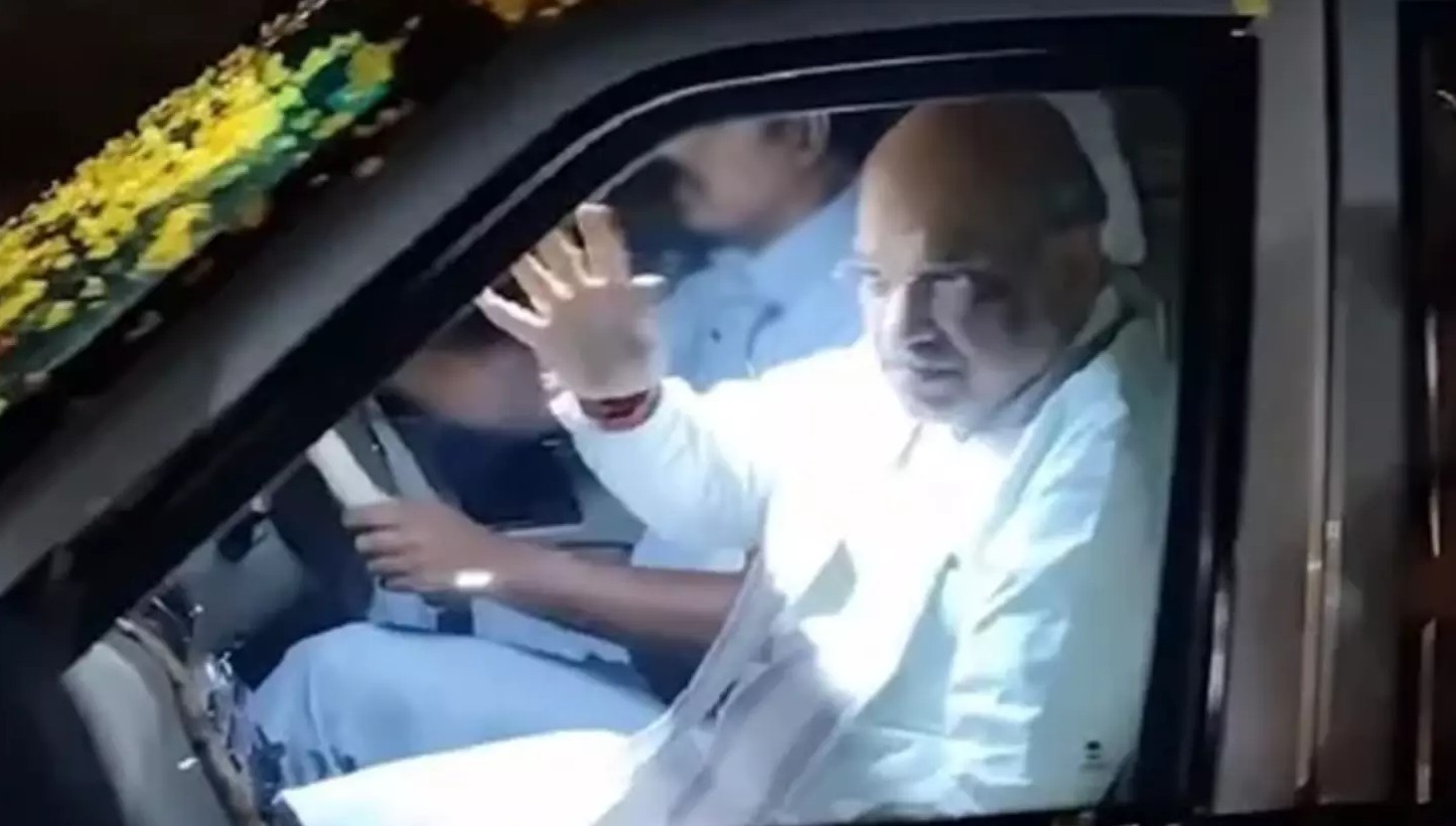 केंद्रीय मंत्री अमित शाह दो दिवसीय दौरे पर चेन्नई पहुंचे हैं। केंद्रीय मंत्री अमित शाह दो दिवसीय दौरे पर चेन्नई पहुंचे हैं।