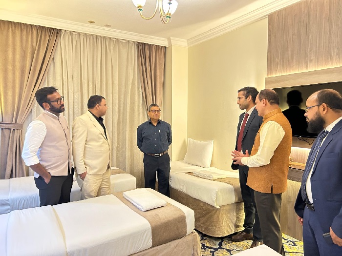 केंद्रीय अल्पसंख्यक मामलों के मंत्रालय के सचिव डॉ. चंद्र शेखर कुमार हज 2025 के लिए सऊदी अरब में की जा रही तैयारियों की समीक्षा करते हुए केंद्रीय अल्पसंख्यक मामलों के मंत्रालय के सचिव डॉ. चंद्र शेखर कुमार हज 2025 के लिए सऊदी अरब में की जा रही तैयारियों की समीक्षा करते हुए