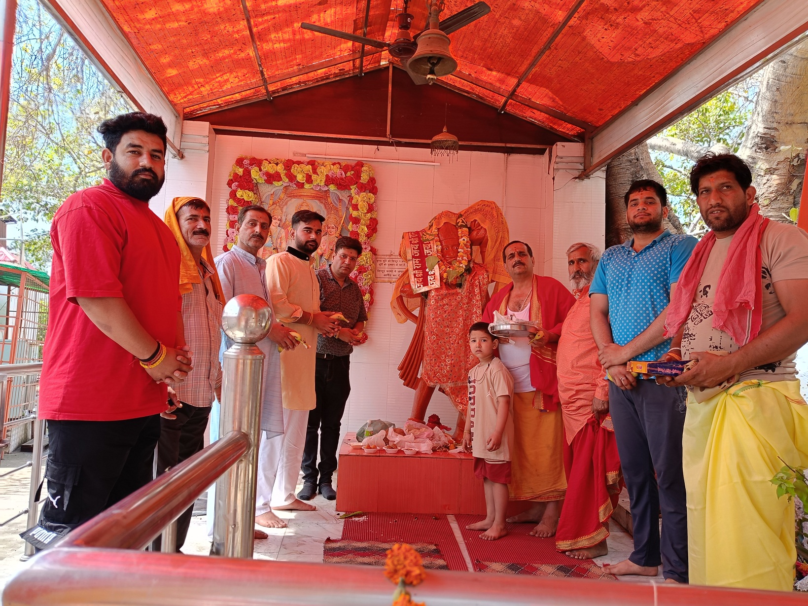 हनुमान जन्मोत्सव पर कैलख देव मंदिर में सामूहिक चालीसा पाठ और हवन का आयोजन हनुमान जन्मोत्सव पर कैलख देव मंदिर में सामूहिक चालीसा पाठ और हवन का आयोजन
