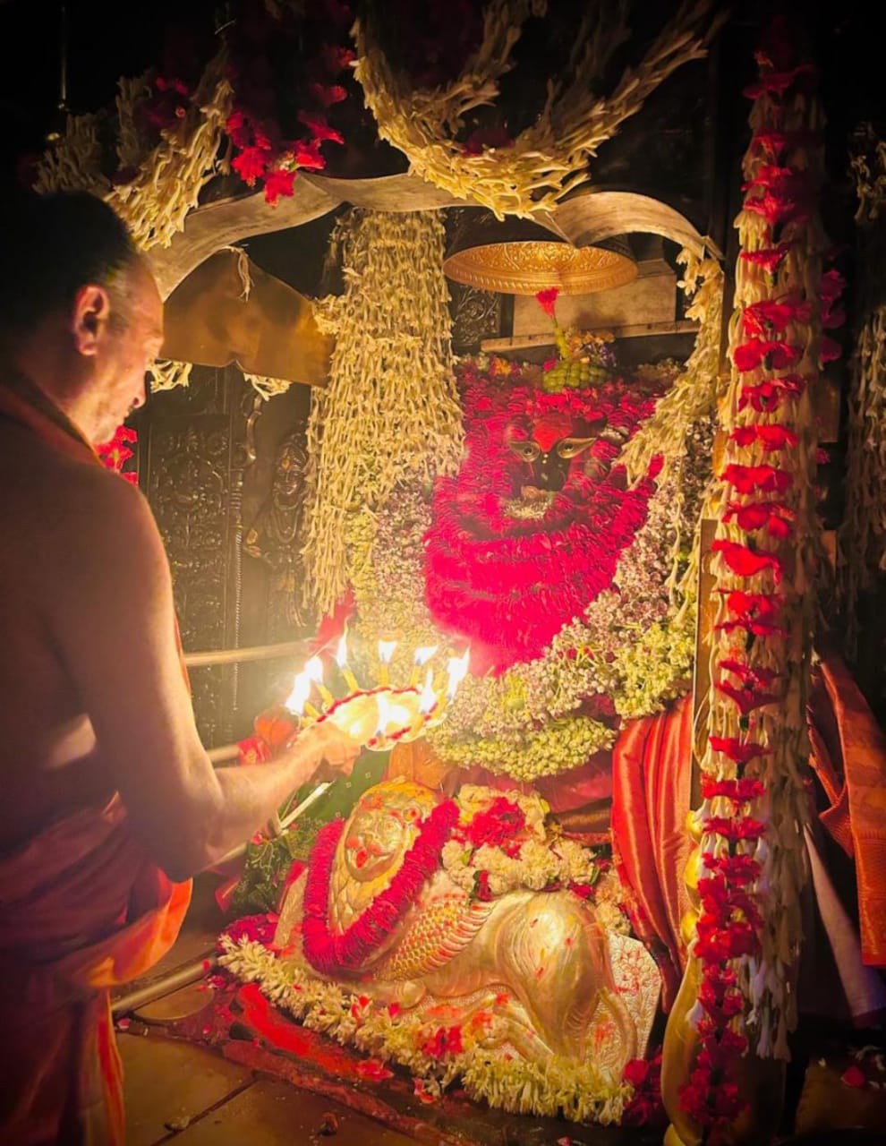 मां विंध्यवासिनी की मंगला आरती का दृश्य। मां विंध्यवासिनी की मंगला आरती का दृश्य।