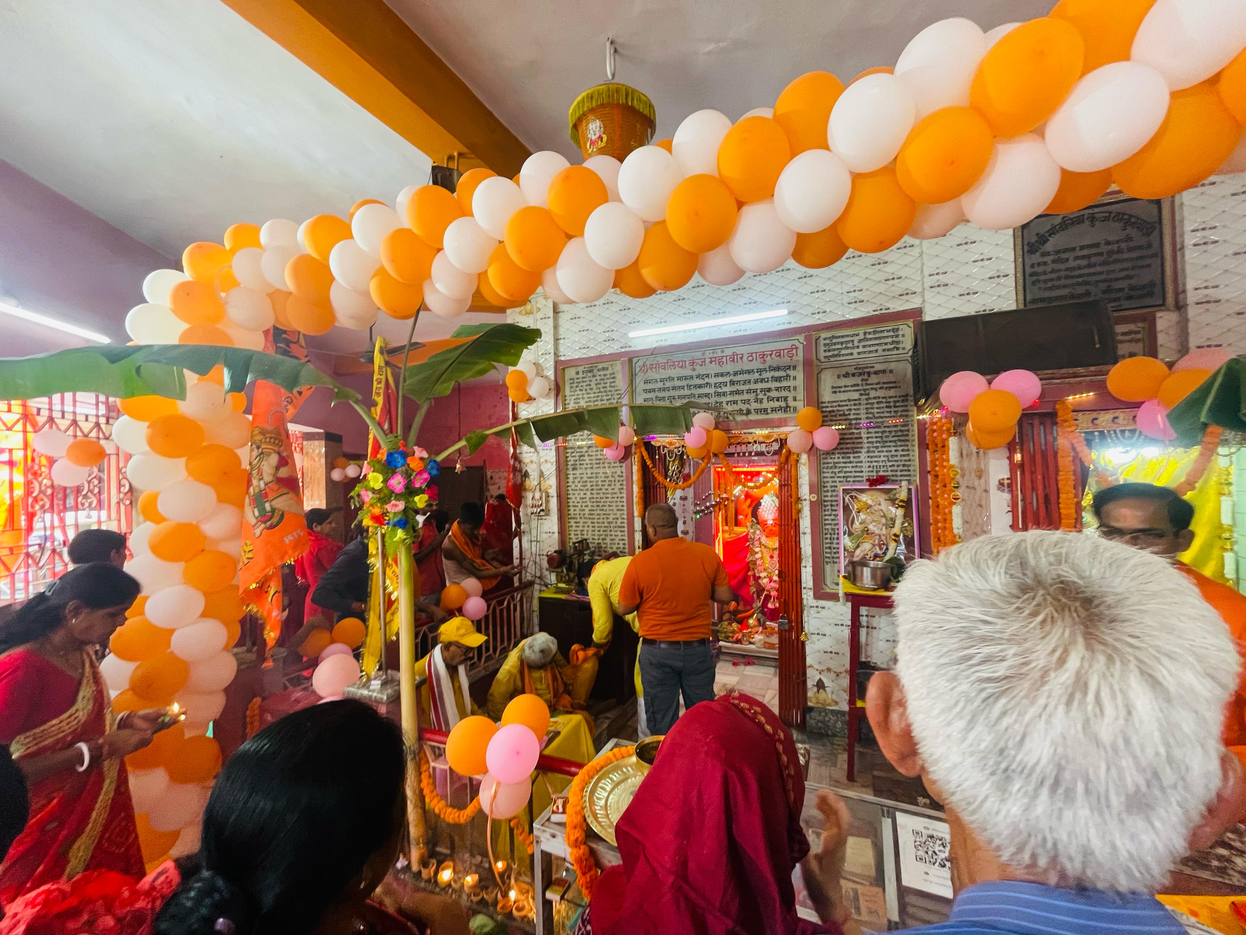 हनुमान जयंती पर मंदिरों में उमड़ा भक्तों का जनसैलाब हनुमान जयंती पर मंदिरों में उमड़ा भक्तों का जनसैलाब