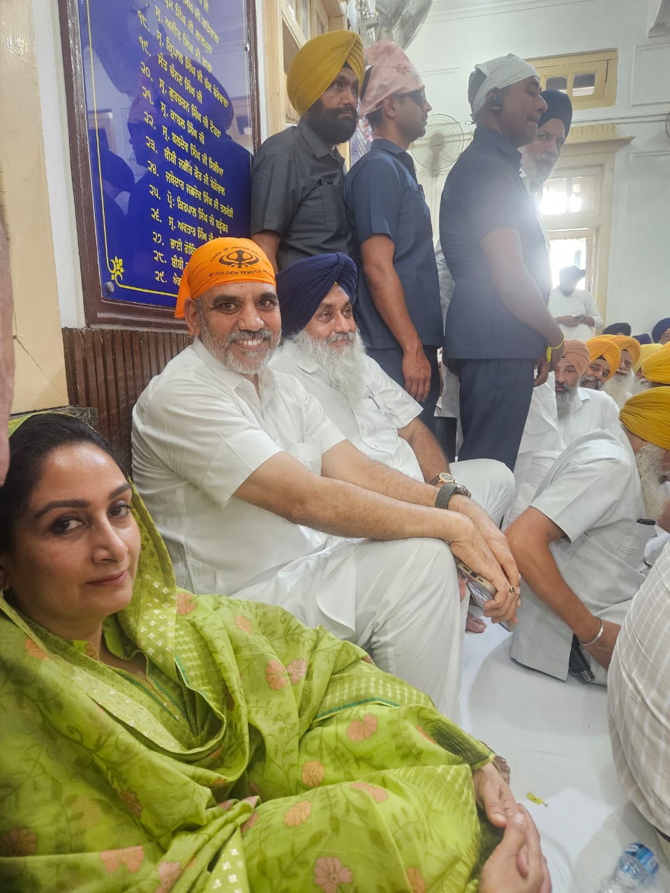 पार्टी चुनाव में भाग लेते सुखबीर बादल व उनकी पत्नी हरसिमरत बादल पार्टी चुनाव में भाग लेते सुखबीर बादल व उनकी पत्नी हरसिमरत बादल