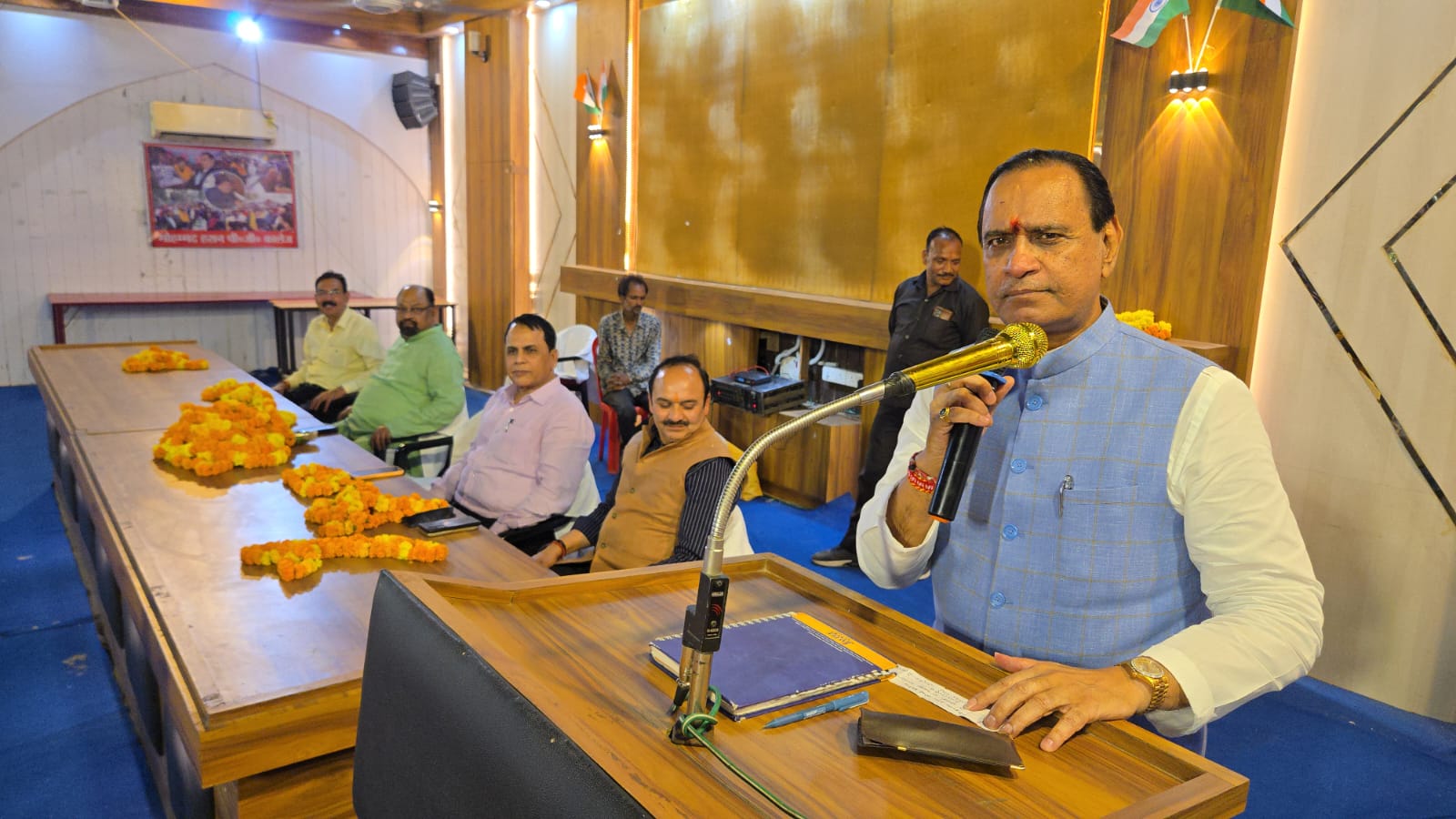 मंच से संबोधित करते हुए मुख्य अतिथि राज हंस सिंह मंच से संबोधित करते हुए मुख्य अतिथि राज हंस सिंह