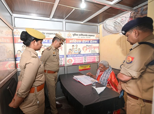 राज्यपाल ने महिला डेस्क पर आने वाली शिकायतों की जांच की राज्यपाल ने महिला डेस्क पर आने वाली शिकायतों की जांच की