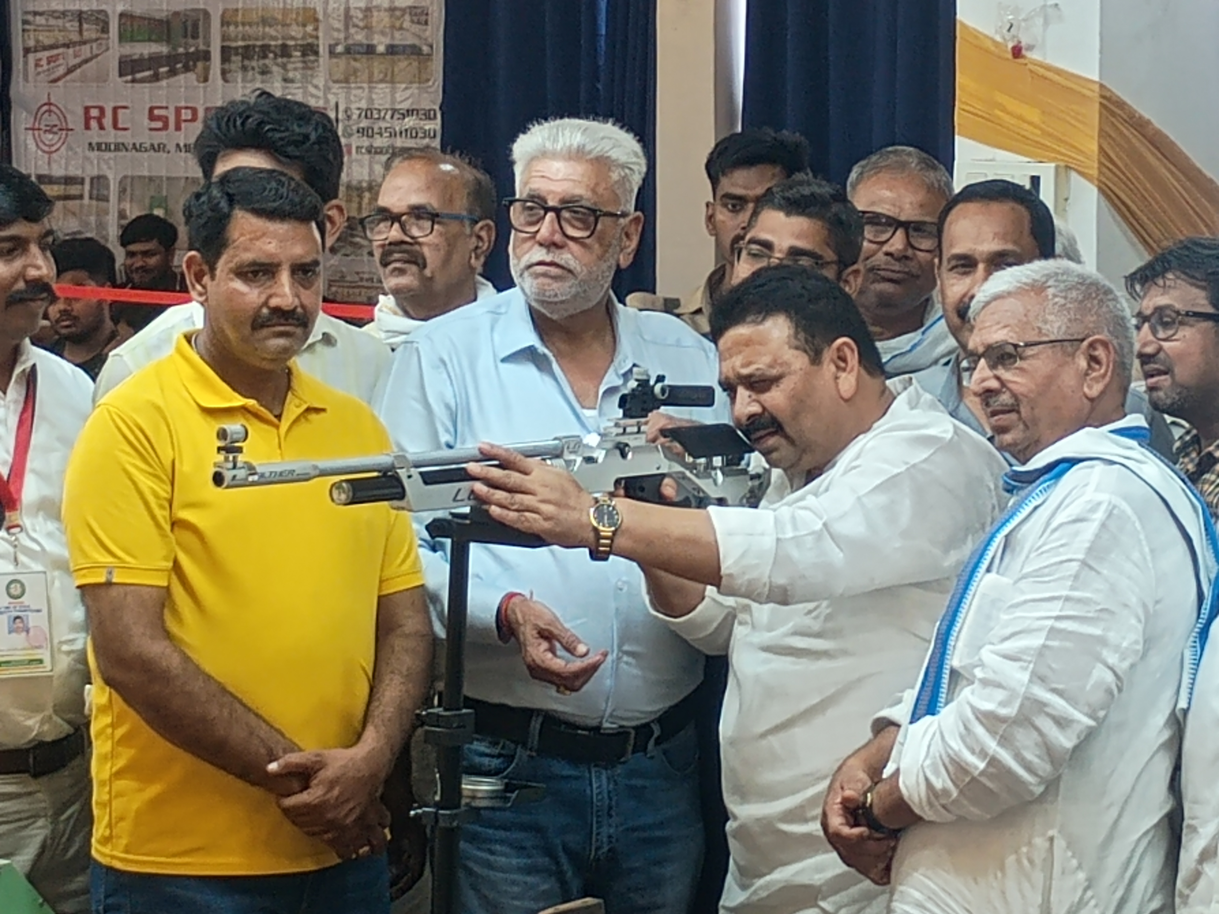 निशाना साधते हुए राज्य मंत्री रविंद्र जायसवाल निशाना साधते हुए राज्य मंत्री रविंद्र जायसवाल