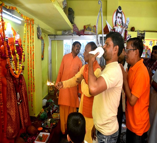 पूरी भव्यता के साथ मनाया गया केसरी नंदन कलयुग के संकट मोचन हनुमान जी का जन्मोत्सव पूरी भव्यता के साथ मनाया गया केसरी नंदन कलयुग के संकट मोचन हनुमान जी का जन्मोत्सव