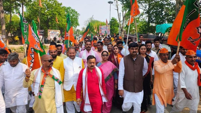 इसौली विधानसभा में कार्यकर्ताओं के साथ शोभायात्रा में शामिल धर्मपाल सिंह इसौली विधानसभा में कार्यकर्ताओं के साथ शोभायात्रा में शामिल धर्मपाल सिंह