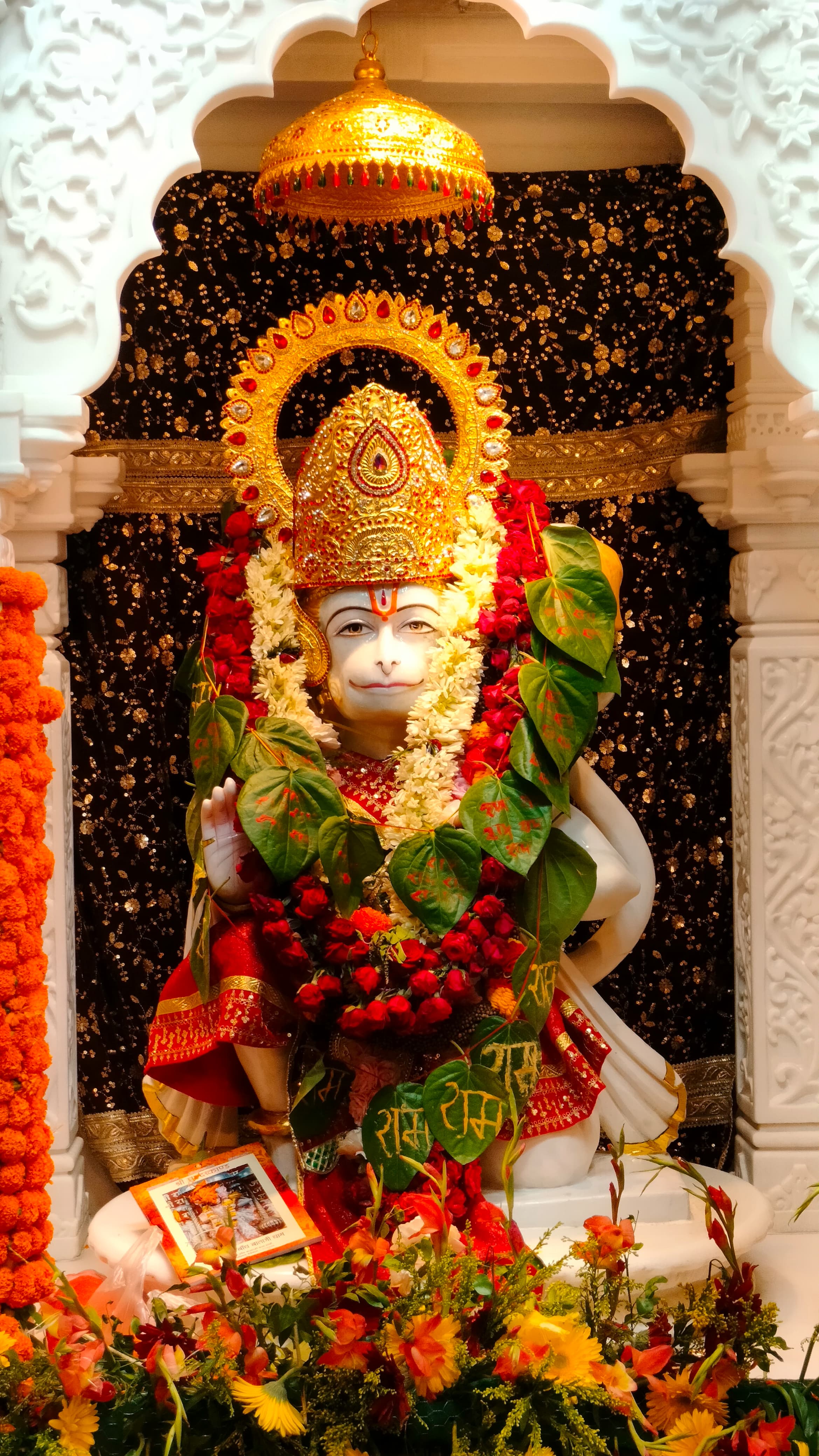सजा हनुमान जी का दरबार