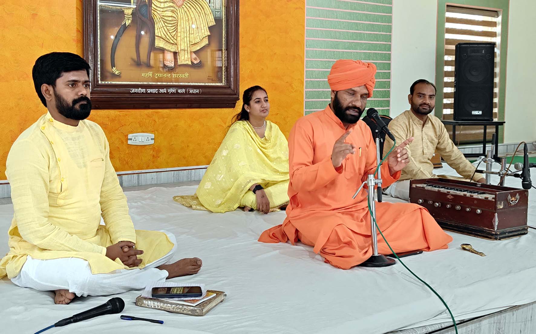 आर्य समाज मॉडल टाऊन में आयोजित वेद कथा में प्रवचन देते स्वामी सच्चिदानंद महाराज। आर्य समाज मॉडल टाऊन में आयोजित वेद कथा में प्रवचन देते स्वामी सच्चिदानंद महाराज।