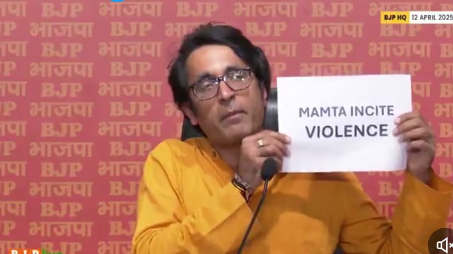 प्रेसवार्ता को संबोधित करते हुए प्रदीप भंडारी प्रेसवार्ता को संबोधित करते हुए प्रदीप भंडारी